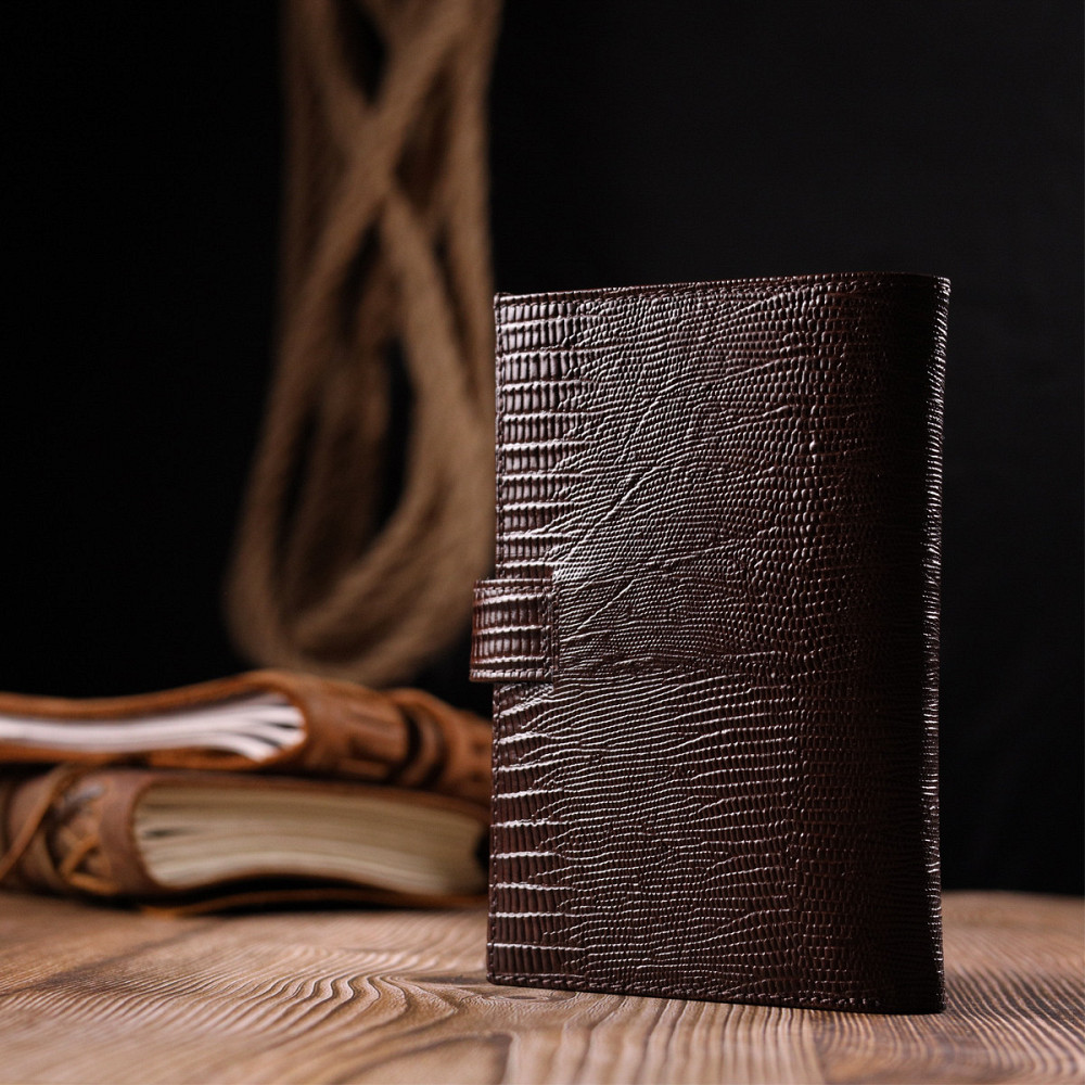 Лаковане чоловіче портмоне з хлястиком із натуральної фактурної шкіри KARYA 21194 Коричневий Київ - фото 10