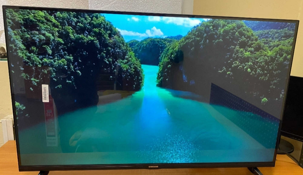 Распродажа! Телевизор Samsung 4K , Smart TV 45