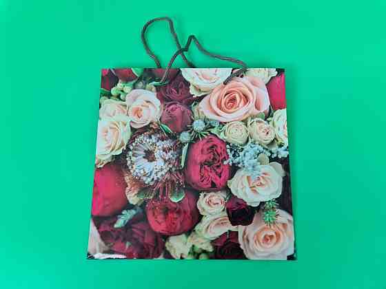 Пакет бумажный подарочный квадратный 23*24*10(артKV-225) (12 шт) Харьков