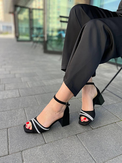 Meideli Красиві чорні босоніжки літні на підборах молодіжні з еко замші MEIDELI H008H-11 р. 36- Коломия - фото 1