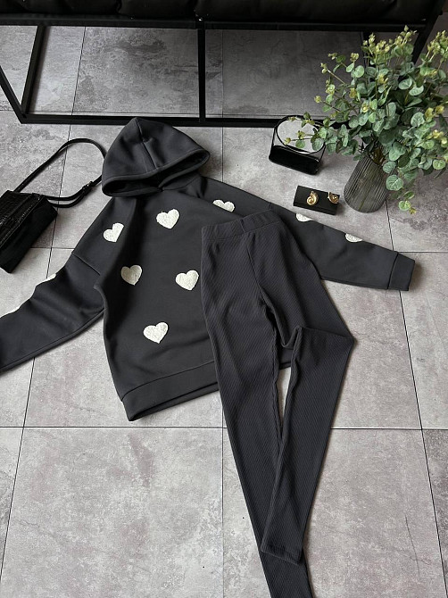 Жіночий теплий прогулянковий костюм-двійка з сердечками тринитка на флісі + ангора рубчик Графіт, 42/44 Одеса - фото 1