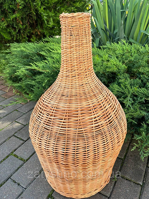 Люстра плетеная высокая в кафе Киев - изображение 1