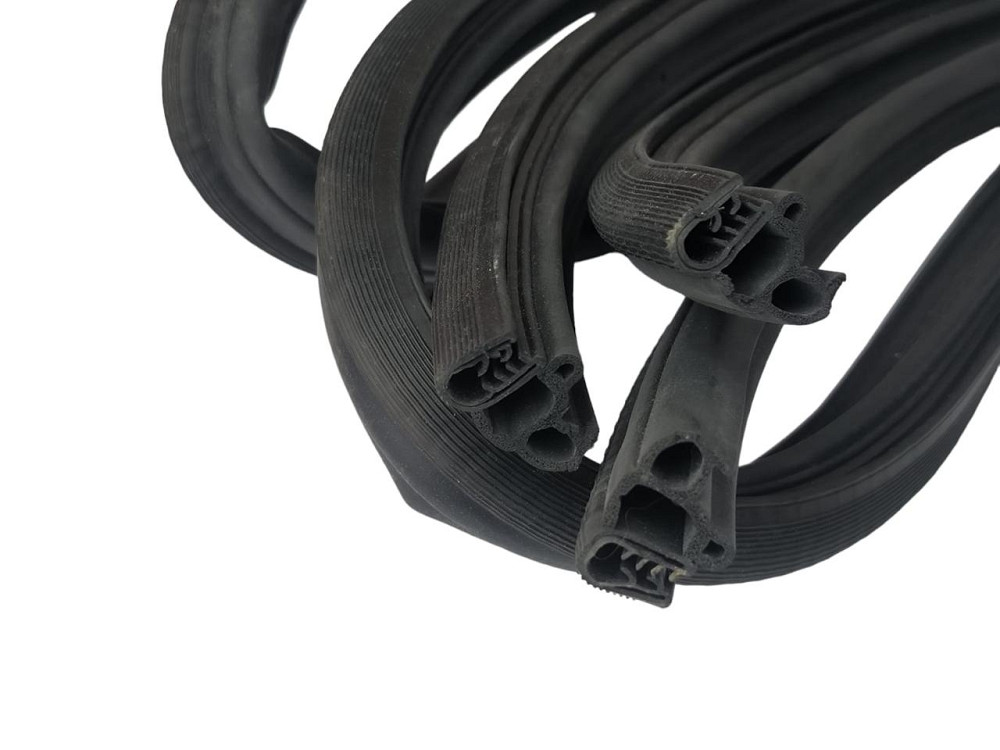 Ущільнювач 2108, 2113, ЗАЗ 1102 Таврія (3900 мм) ASR двері Мукачево - фото 1