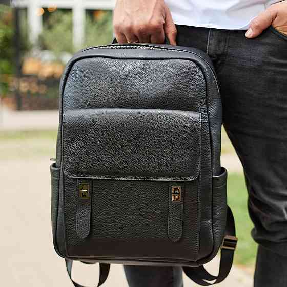 Чорний шкіряний рюкзак для чоловіків для ноутбука Київ