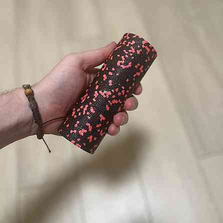 Масажний ролик (роллер) гладкий PowerPlay PP-4346 Mini EPP Foam Roller Чорно/Червоний (15x5,3см.) Каменское