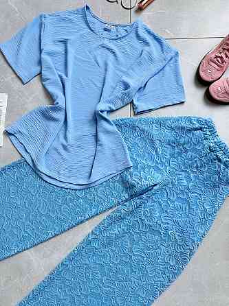 Женский романтичный и одновременно стильный костюм двойка: футболка и штаны софт + турецкий гипюр. Голубой, 48/52 Одесса