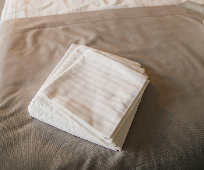 Комплект постельного белья Ideal Textile страйп сатин ivory двуспальный евро Полоска 1 см Черновцы - изображение 5