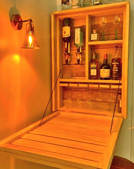 Настенный бар 