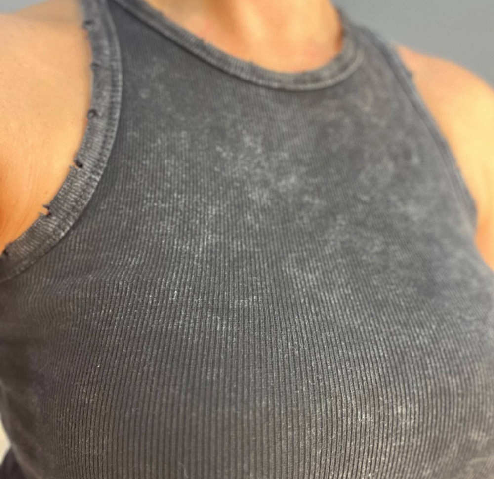 Майка женская YI FANG 501-2733 вареная рубчик порезанные швы one size, черный, one size Киев - изображение 4