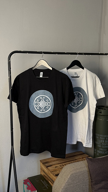 Футболка «Світ навиворіт» з логотипом (етно принт) Черный, L Черновцы - изображение 1