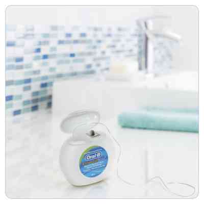 Зубна нитка Oral-B Essential floss Waxed м&apos;ятна 50 м (3014260280772/5010622005029) Вінниця