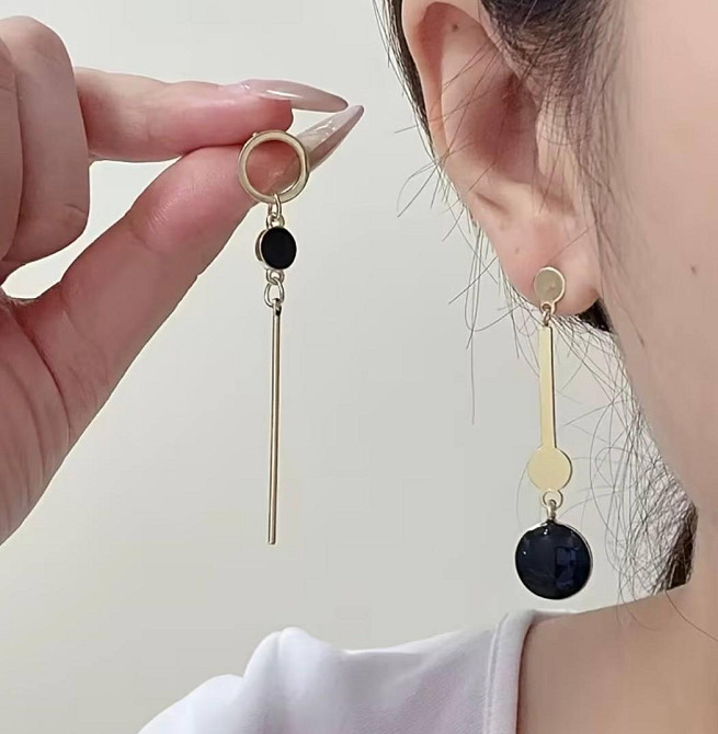 Серьги асимметричные золотистые чёрные геометрические длинные подвески Киев - изображение 2