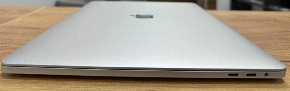 Ноутбук MacBook Pro 15 (2019) 17/16/256Gb. AMD Київ - фото 2