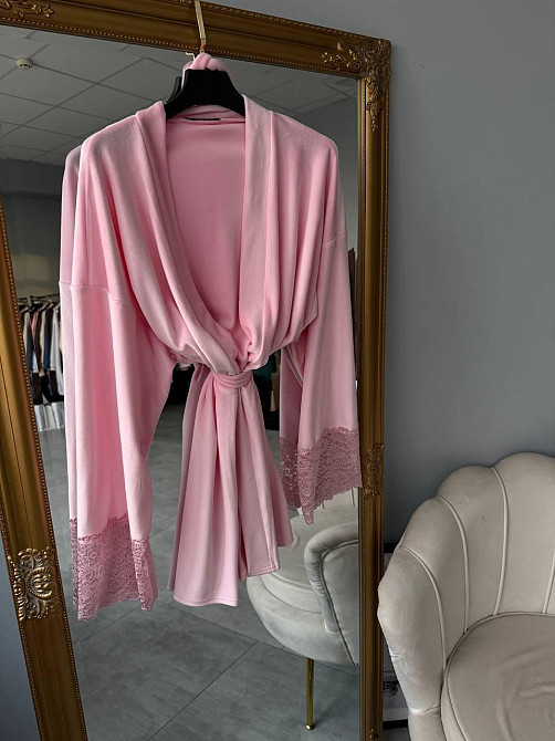 Жіночий стильний романтичний велюровий халат + мереживо Рожевий Одеса - фото 1