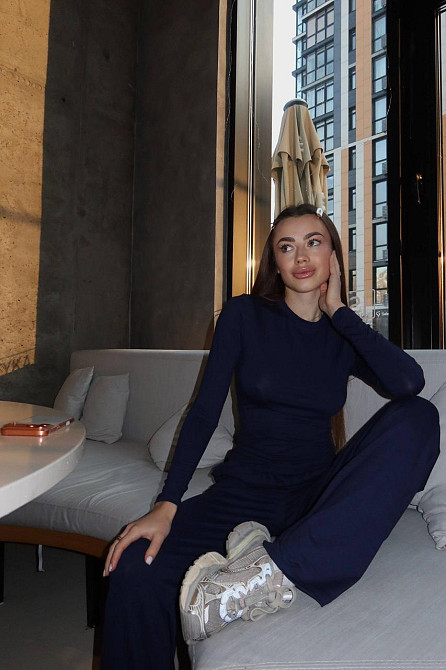 Женский базовый костюм двойка из мягкой вискозы Темно-синий, 42/44 Одесса - изображение 4