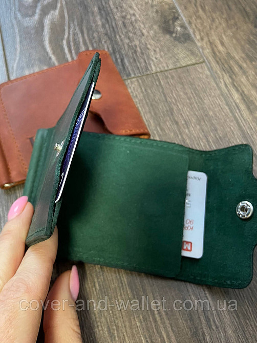 Шкіряний затискач для купюр та карток на кнопці зеленого кольору LQ Leather Київ - фото 4