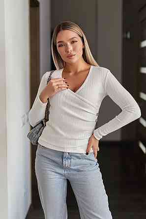 Легкая кофточка в рубчик на запах 