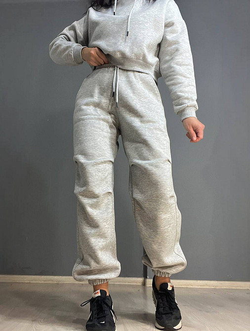 Костюм жіночий Quzen 478-480 коротке худі з капюшоном та брюки джоггери на резинці фліс сірий, сірий, S Київ - фото 10