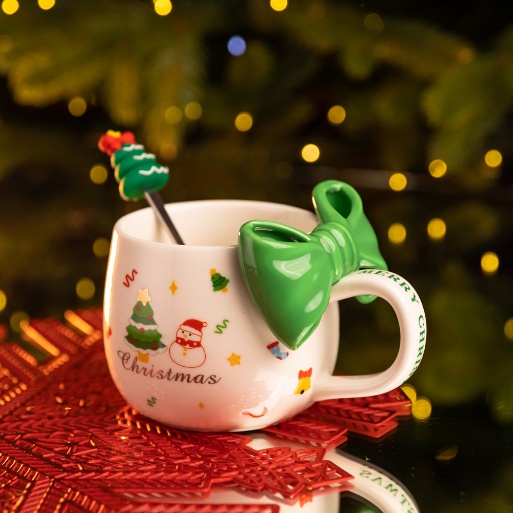 Yiwu Новогодняя фарфоровая чашка с ложкой Merry Christmas 400 (мл) Зеленый Yiwu FM-CS-19B Коломия - фото 1