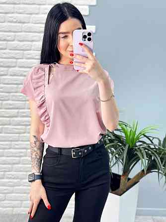 Женская блузка с оборкой 