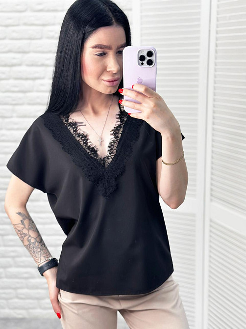 Жіноча блузка з вирізом та мереживом "Brenda" оптом | Норма і батал Чорний, 50-52 Київ - фото 3