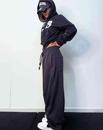 Женский теплый стильный костюм двойка: укороченное худи и штаны трехнитка на флисе Одесса