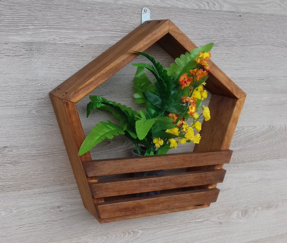 Полка настенная для цветов 