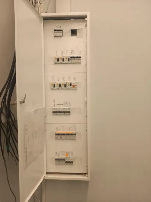 Магазин в ТЦ. Залишається все що на фото (є навіть все освітлення і колонки з музикою) канікули на заїзд і тд. Дніпро - фото 4