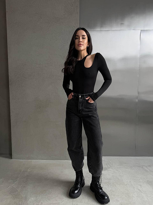 Жіноче стильне асиметричне боді з довгими рукавами трикотаж масло Чорний Одеса - фото 6