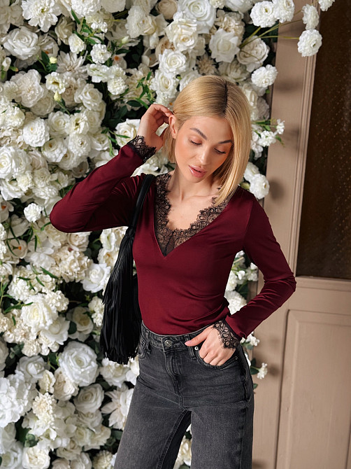Лонгслів жіночий з мереживним оздобленням "Rubi" |  Норма та батал Бордовий, 42-44 Київ - фото 1
