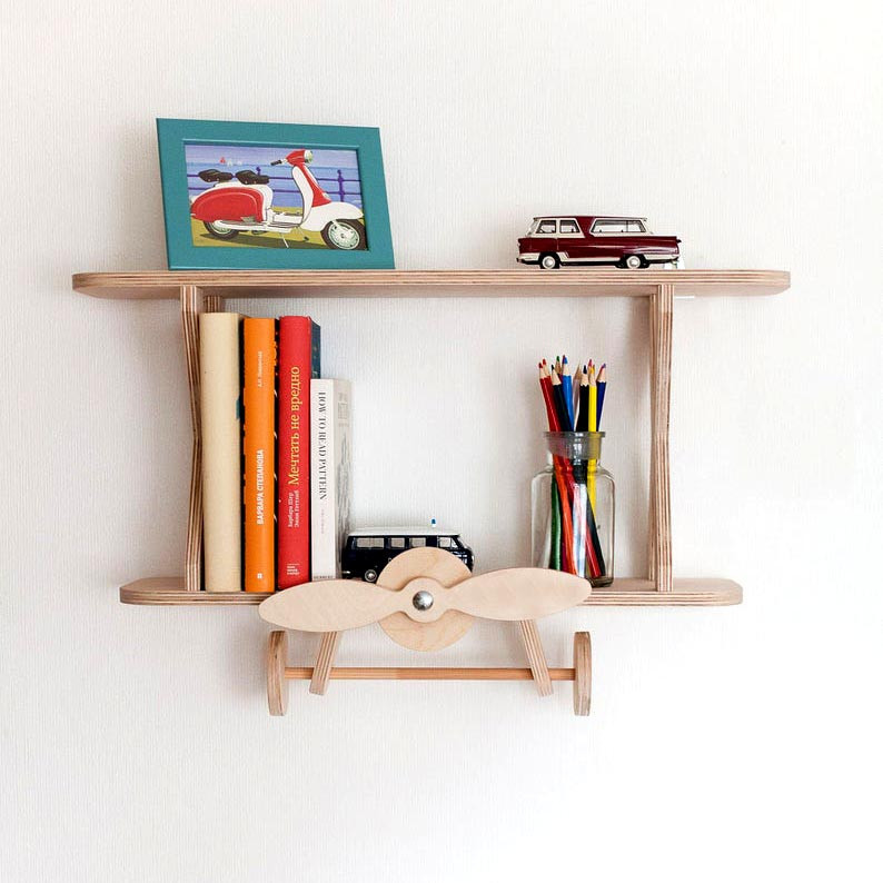 Настенная книжная полка 