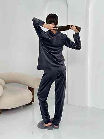 Костюм из плюшевого велюра на пуговицах с двумя карманами Графитовый M Харьков