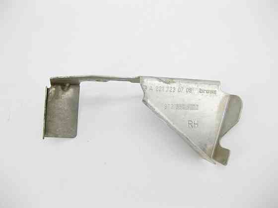 Mercedes-Benz  A2217230708 Кришка - кронштейн замка передніх правих дверей Англія S-Class W221 Одеса