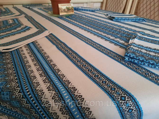 Блакитна вишита скатертина з серветками Київ - фото 3