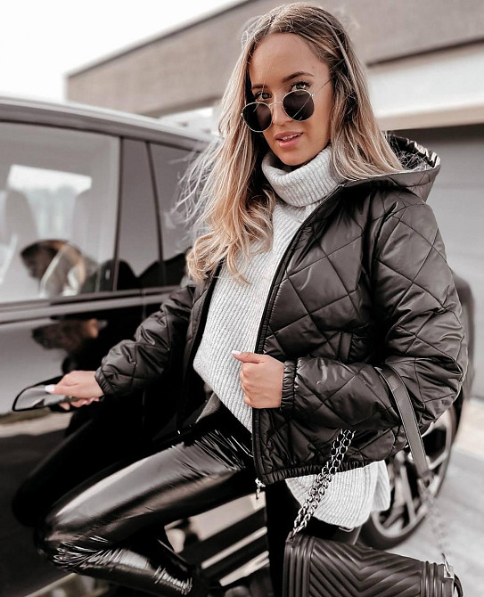 Женская короткая куртка с капюшоном водоотталкивающая плащевка с утеплением силикон Одесса - изображение 1