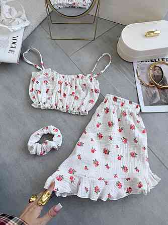 Жіноча ніжна принтована піжама: топ і шорти + гумка для волосся натуральний муслін Молочний 2 Одеса