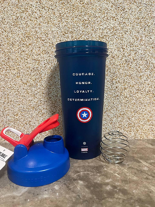 Шейкер спортивний BlenderBottle Classic Loop PRO 28oz/820ml Marvel Capitan Amerika (600557) Кам'янське - фото 9