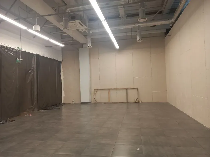 Магазин в ТЦ. Залишається все що на фото (є навіть все освітлення і колонки з музикою) канікули на заїзд і тд. Дніпро - фото 6