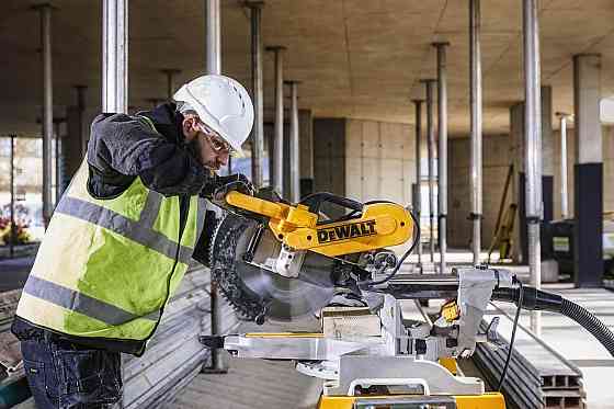 Ручна настільна торцювальна пила по дереву DeWALT DWS780 : 1675 Вт, глибина різу 112мм, круг 305 мм Київ