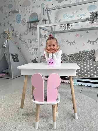 Детский столик белый и стульчик бабочка розовый. Столик с нишей для карандашей и разукрашек Киев