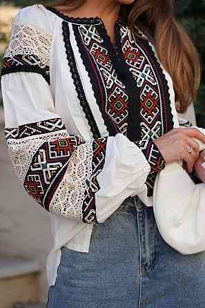 Жіноча сучасна вишиванка з об'ємною рукавом 80% бавовна 50 Одеса