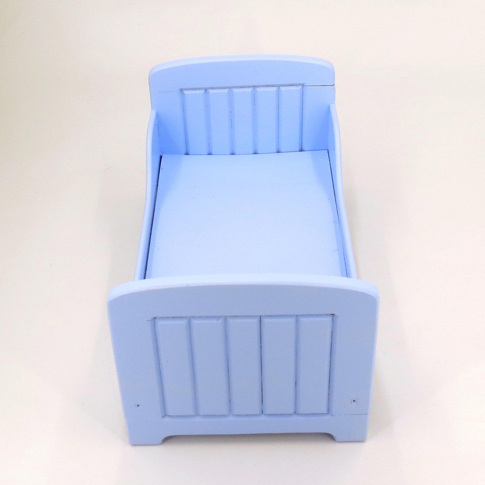 Кровать для кукол 