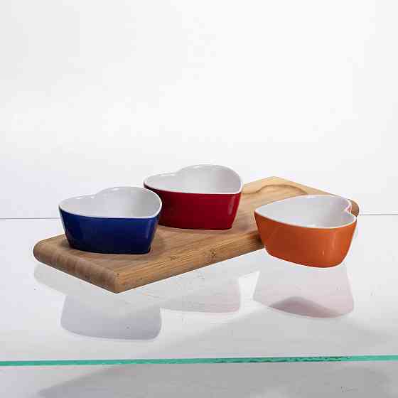 Фарфоровые менажницы в форме сердца на подставке Киев