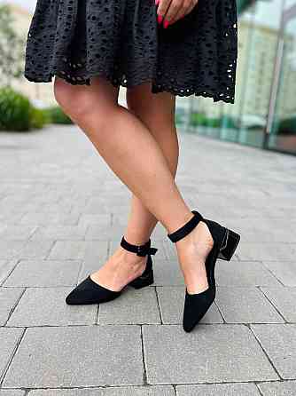 Meideli Чорні босоніжки літні жіночі на низьких підборах із закритим носком, з екозамші MEIDELI Коломыя