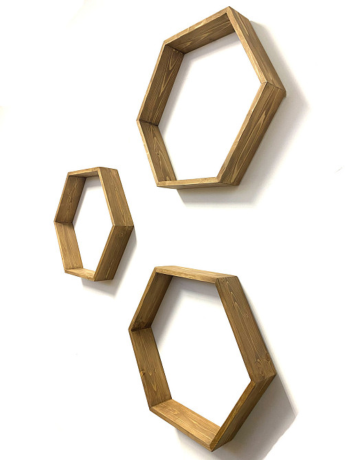 Комплект из трех деревянных полочек в виде пчелиных сот, дерево - ель, натуральный и экологичный продукт Каменец-Подольский - изображение 3