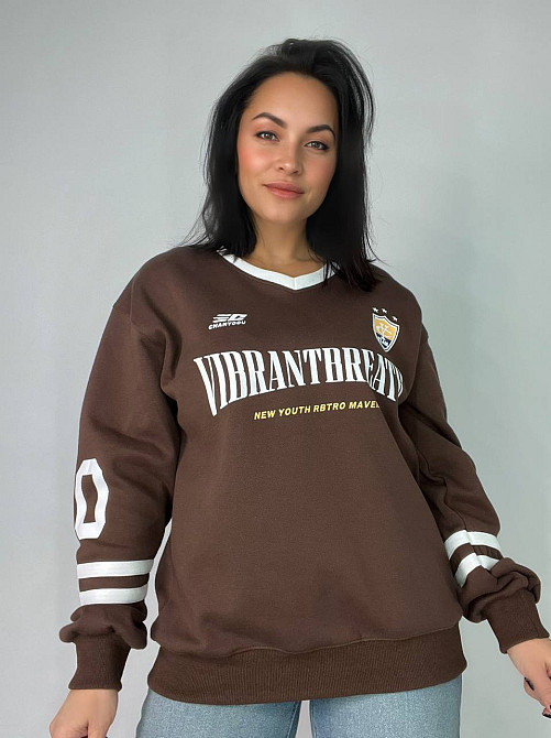 Свитшот женский A-N 25047 оверсайз вырез поло с надписью впереди one size коричневый, коричневый, one size Киев - изображение 11