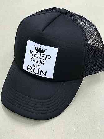 Черная кепка- тракер с надписью - 