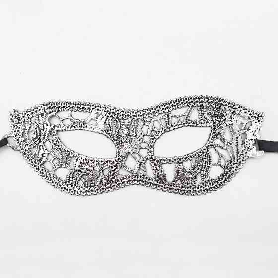 Маска із мережива маскарадна на лице на зав`язках унісекс 23 на 8 см сріблястий Київ