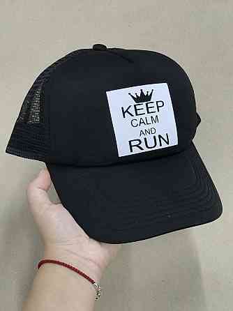 Черная кепка- тракер с надписью - 