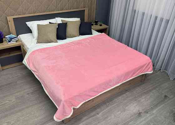 Плед двосторонній 155х200 см (+-5см) із штучною овчиною Рожевий з білим (87-061) Київ